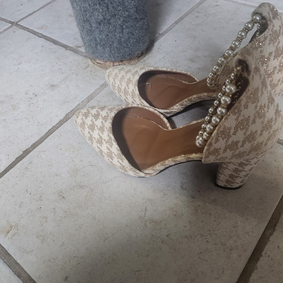 Cream and gold houndstooth heels - Picture 9 of 9